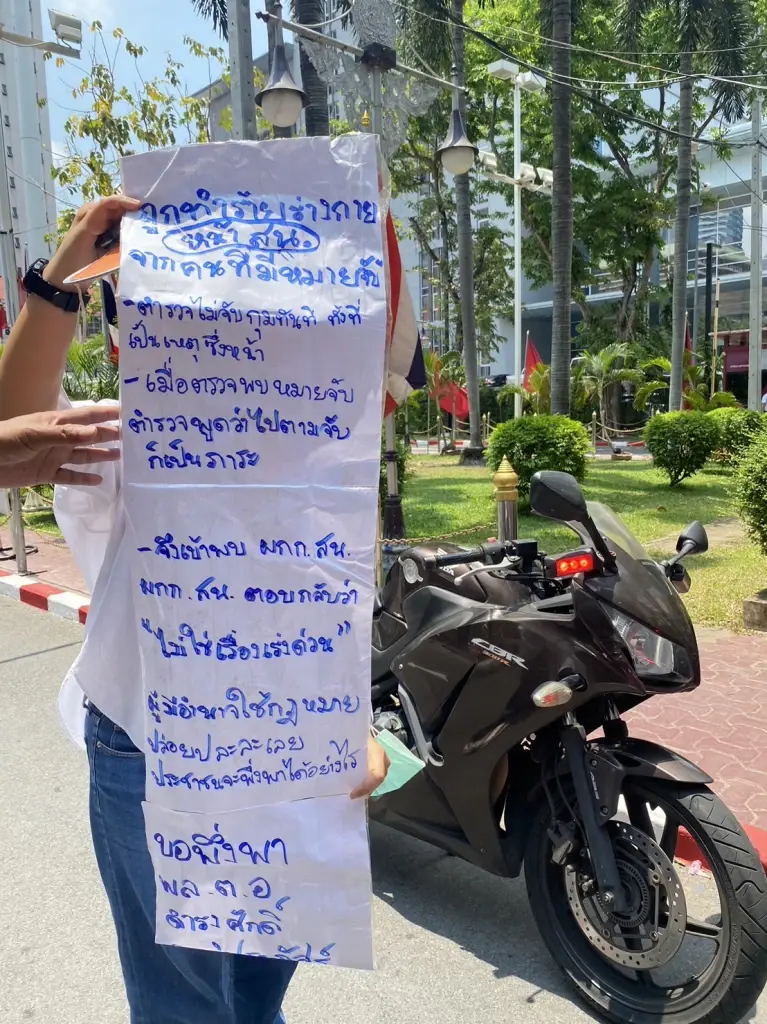 ระทึก ช่วยสาวสองโดดสกายวอล์ค ขอความเป็นธรรมถูกทำร้ายหน้าโรงพัก