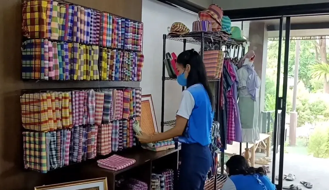 กลุ่มผ้าทอนาหมื่นศรี จ.ตรัง สุดดีใจ ครม. ชง "ผ้าขาวม้า" ขึ้นทะเบียนยูเนสโก้