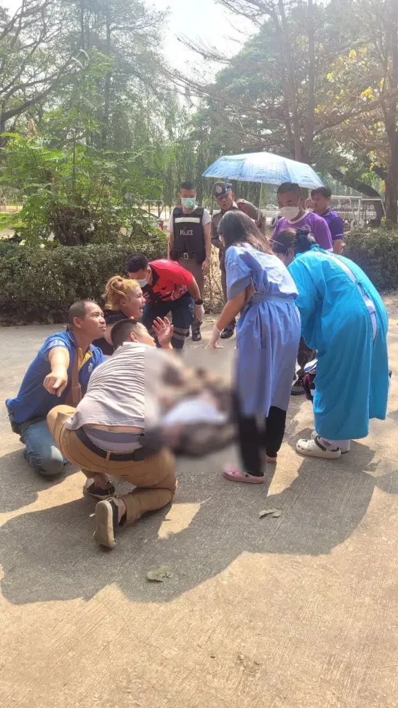 พระคลั่งไล่ทำร้ายชาวบ้าน ตำรวจเข้าระงับเหตุ ถูกฟาดสลบ