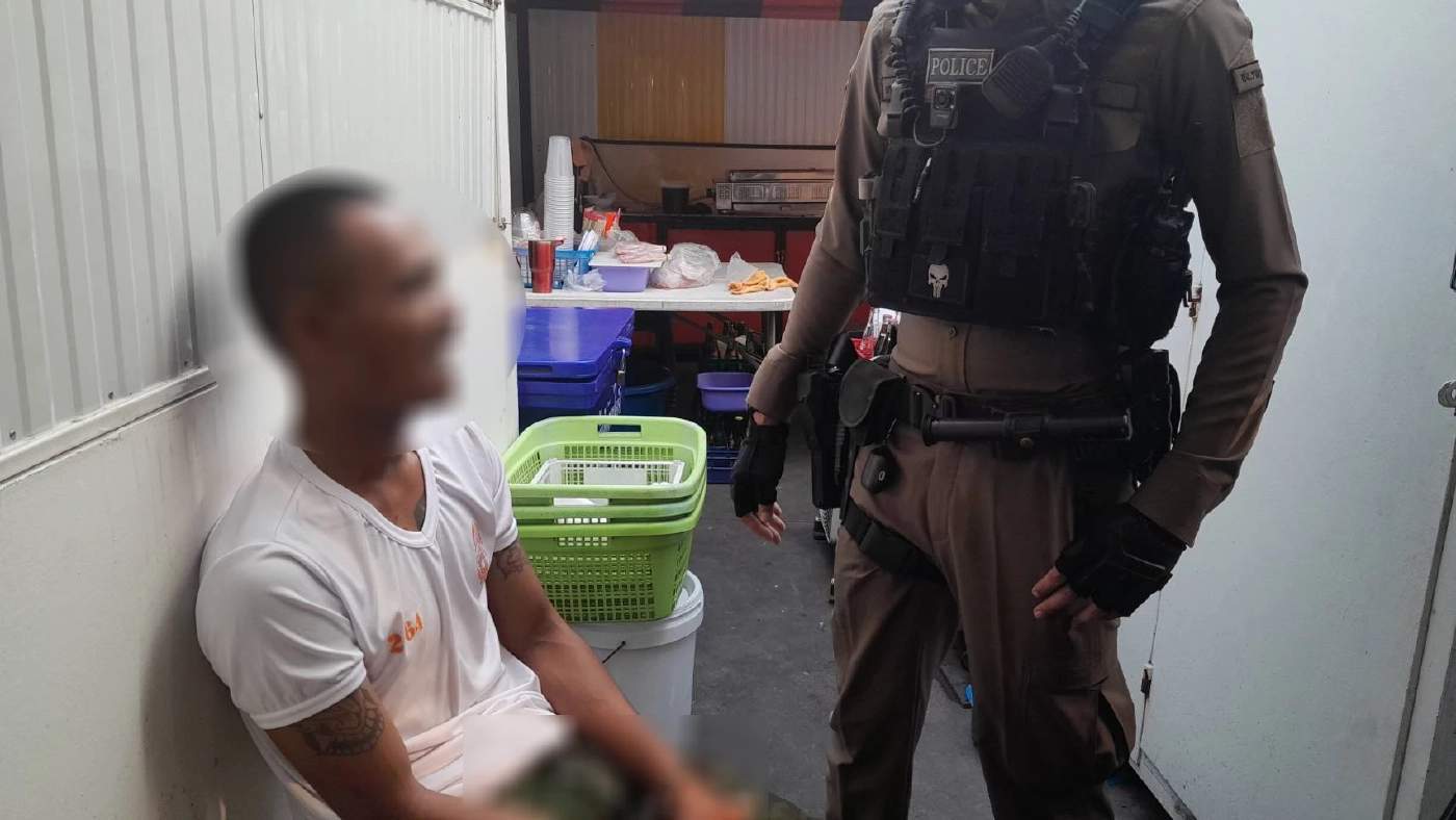 พลทหารหึงโหด ปาระเบิดปิงปองใส่กลุ่มไรเดอร์ ที่จอดรองาน หน้าร้านแฟนสาว