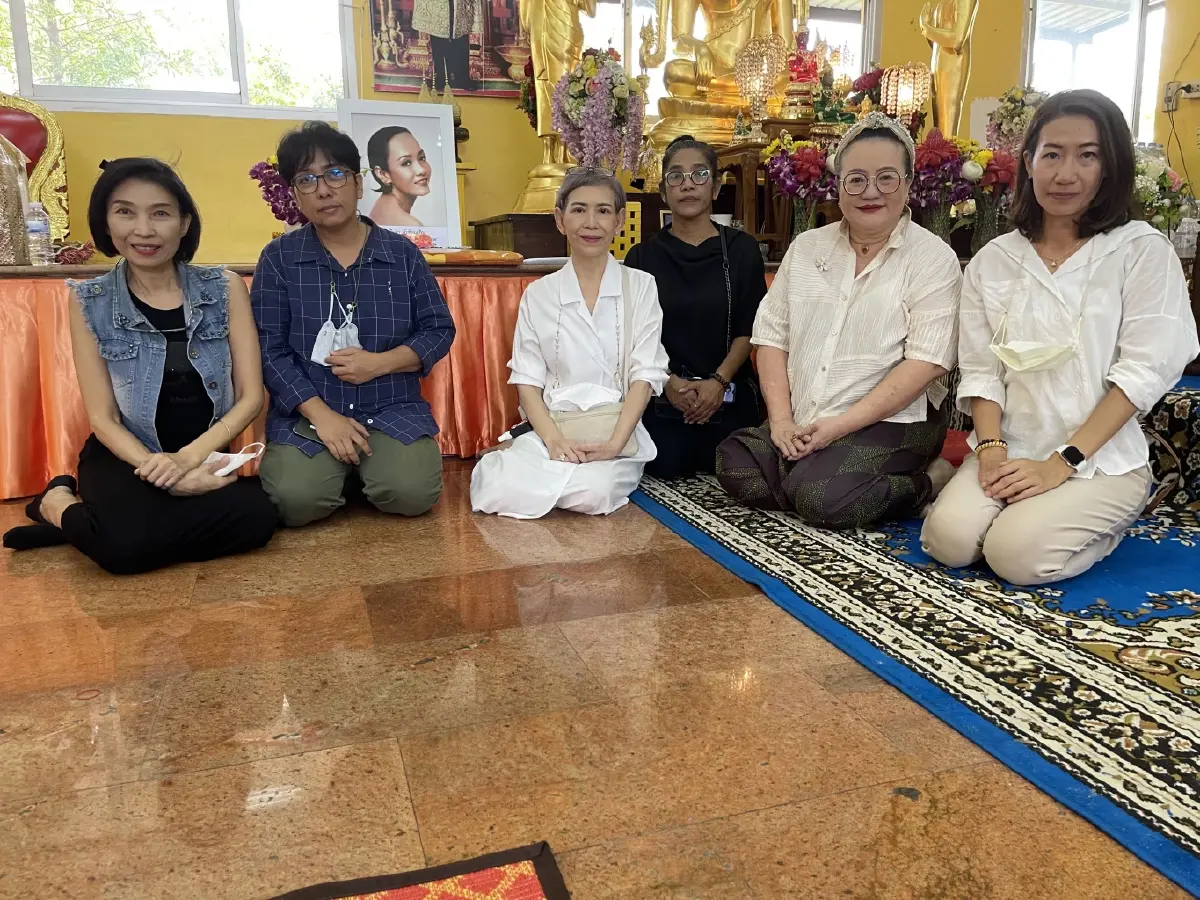 เพื่อนซี้ ตุ๊ก เดือนเต็ม ทำบุญครบรอบ 100 วัน ลินดา ค้าธัญเจริญ 