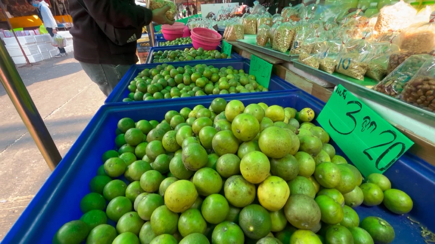 มะนาวราคาพุ่งรับหน้าร้อน มะนาวเบอร์ 3 กระสอบละ 2,200 บาท