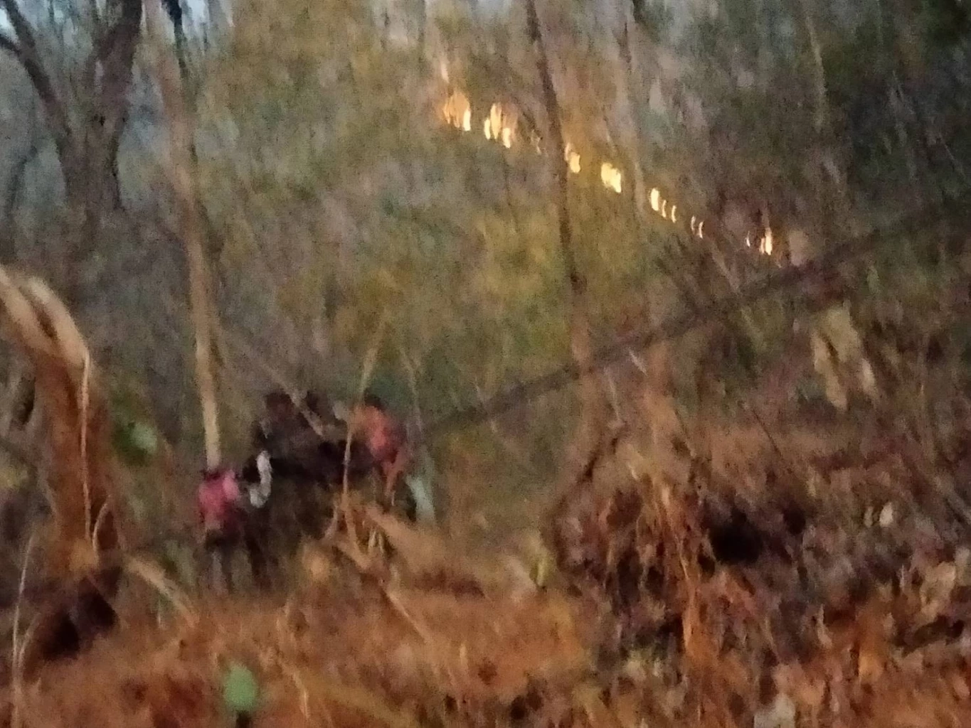 ค่าฝุ่น"PM2.5"แม่ฮ่องสอนวิกฤต ล่าสุดชาวบ้านถึงขั้นเป็นลม ขณะเร่งดับไฟป่า