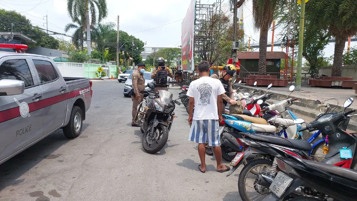 หนุ่มสาวไม่อายฟ้าดิน เล่นหนังสดบนตอม่อ ใต้สะพานภูมิพล 2 อ้างไม่มีค่าโรงแรม
