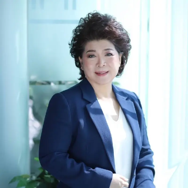 นางพวรรณ์ นววัฒนทรัพย์ ประธานเจ้าหน้าที่บริหาร บริษัท วายแอลจี บูลเลี่ยน อินเตอร์เนชั่นแนล จำกัด (YLG) 