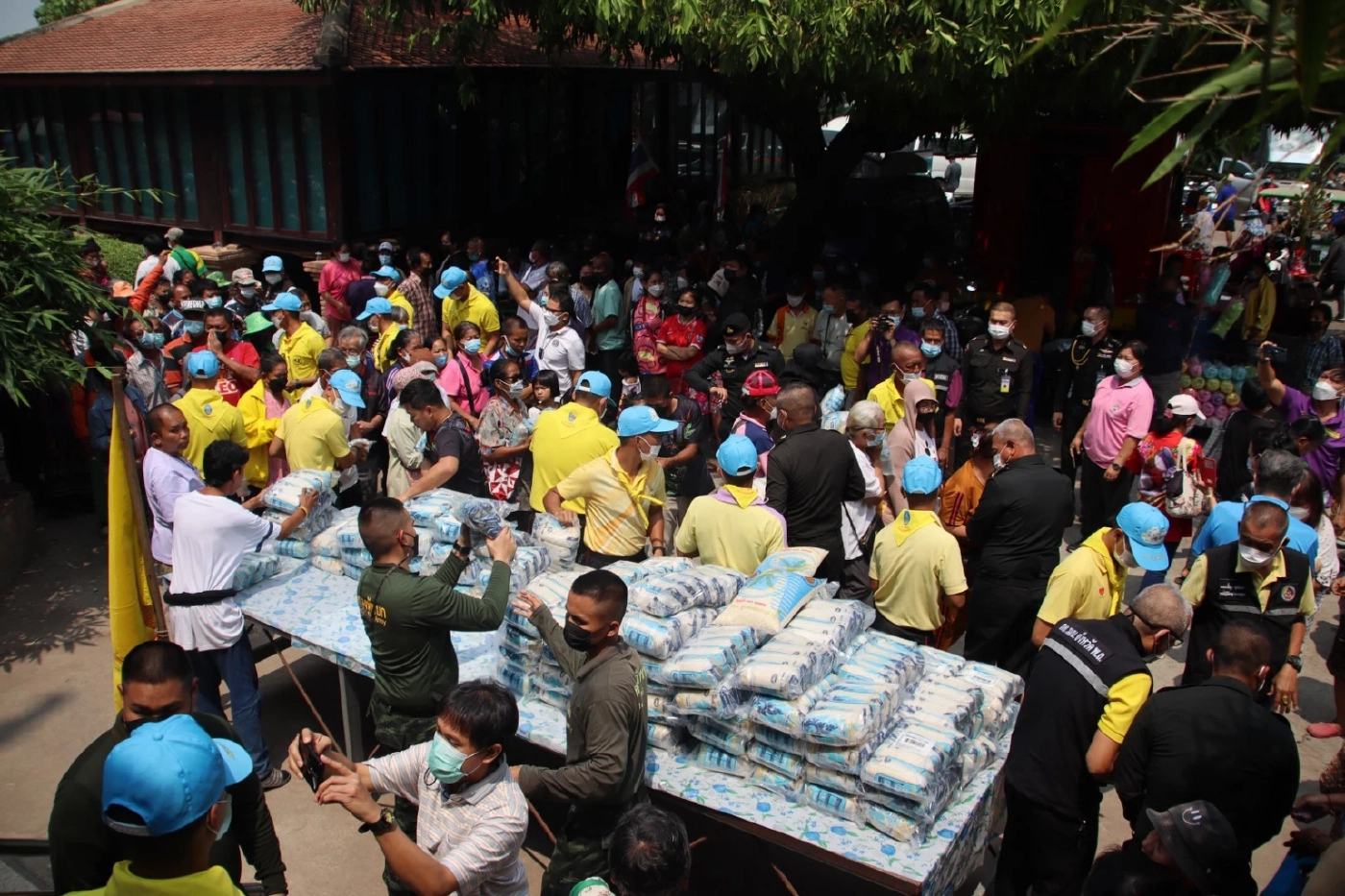 ปังไม่ไหว! ชาวไต้หวันสายมู แน่นวัดดังพิษณุโลก สร้างวัตถุมงคลกลับไปบูชา