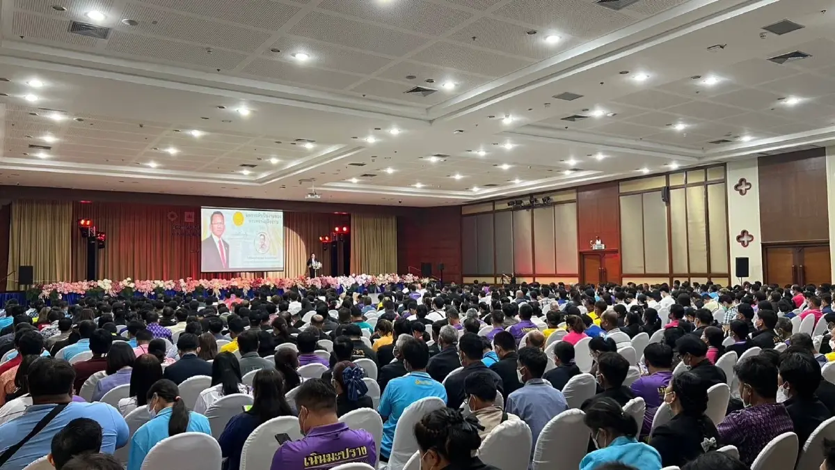 "สมศักดิ์" เยือนพิษณุโลก-เพชรบูรณ์ แก้ปัญหายาเสพติด อุบตอบถึงเวลาย้ายพท.