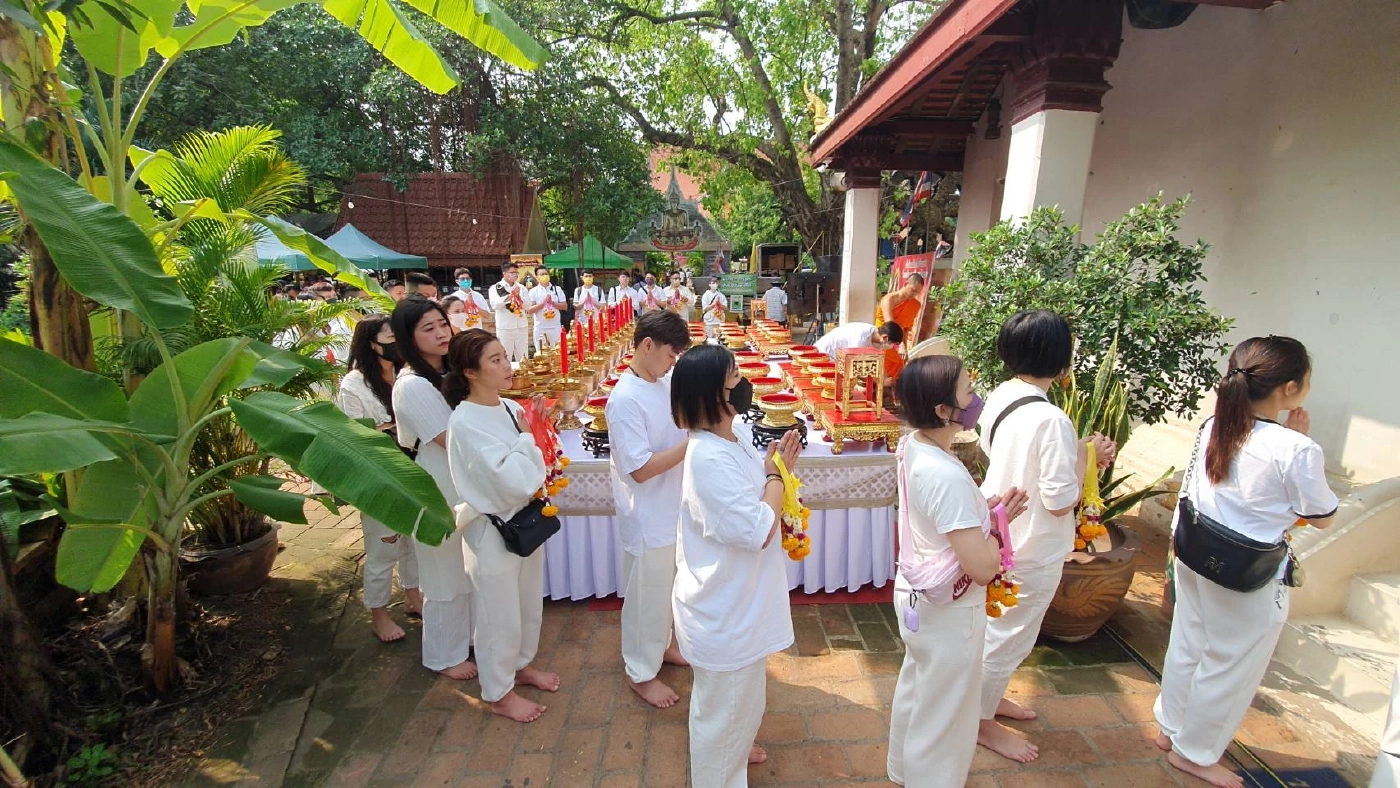 ปังไม่ไหว! ชาวไต้หวันสายมู แน่นวัดดังพิษณุโลก สร้างวัตถุมงคลกลับไปบูชา