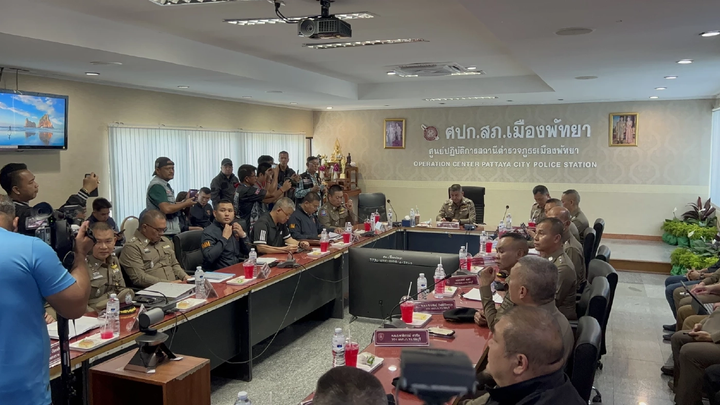 จับแล้ว! มือปืนขับเก๋งประกบยิงเบนซ์ จน 2 สาวไทยจีน รับเคราะห์เจ็บแทน (คลิป)