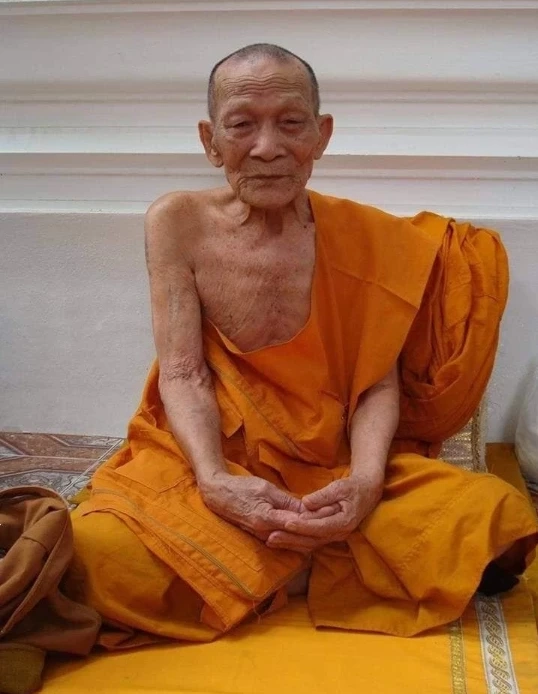 หลวงปู่กาหลง ภาพจากเพจ พิพิธภัณฑ์ หลวงปู่กาหลง เขี้ยวแก้ว