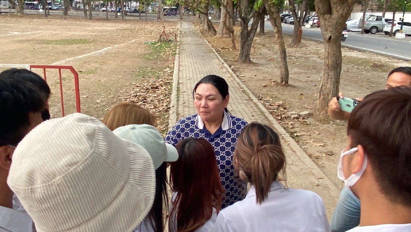 "ลุงป้อม" ใจละลายเจอ "นศ.อ้อน" เป็นกำลังใจให้-ขอให้ได้เป็นนายกฯ