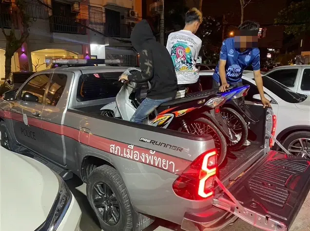 ตร.พัทยา สนธิกำลังกวาดล้างเด็กแว้น รวมตัวซิ่งท้านรก ล็อกตัวได้ 30 คัน