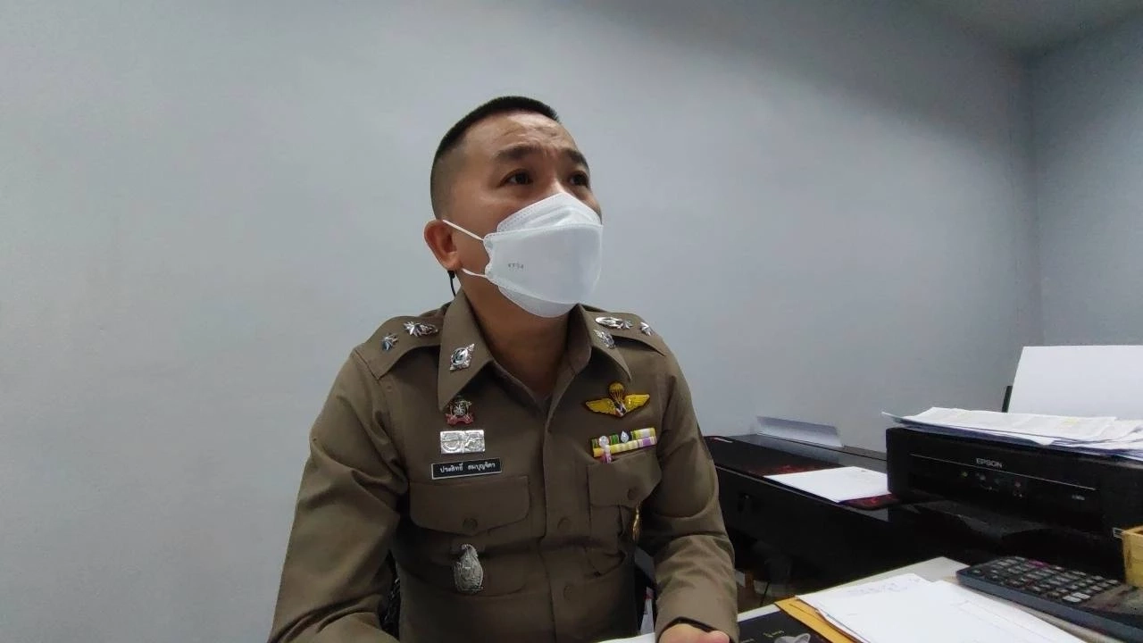 ระทึก! ฟอร์จูนเนอร์ ร่วงจากชั้น 3 ห้างดังย่านรังสิต คนขับเจ็บเล็กน้อย