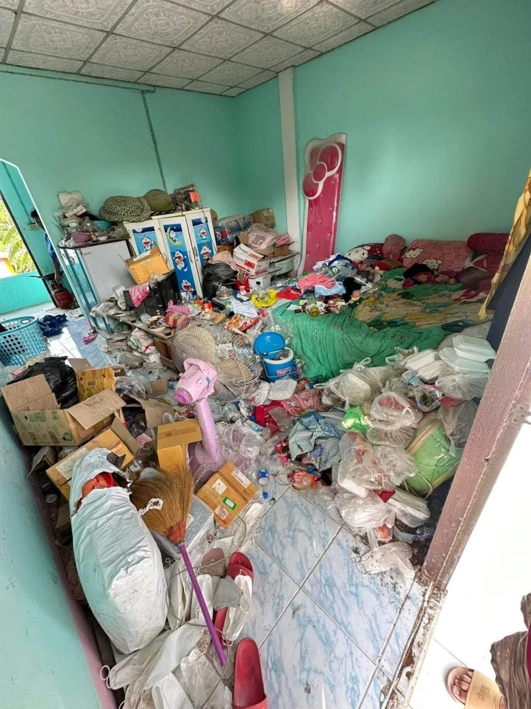 อ้วกแทบพุ่ง! สาวโรงงานหน้าตาดี ซุกขยะกองมหึมา เจ้าของหอพักเปิดดูถึงกับผงะ