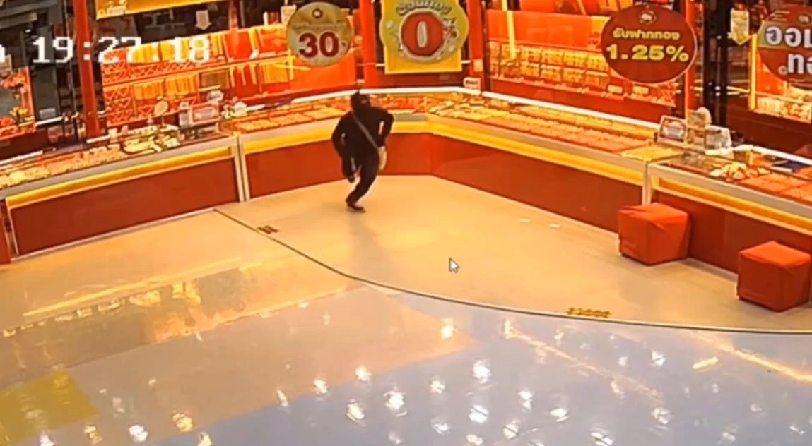 เปิดวงจรปิดโจรสวมไอ้โม่ง บุกเดี่ยวชิงทองกลางห้างเมืองทุ่งสง