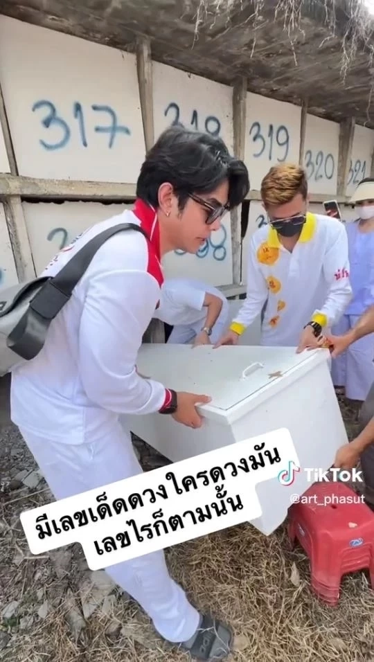 อาร์ต พศุตม์ ดาราดังร่วมงานบุญเก็บศพไร้ญาติล้างป่าช้า ใบ้มีเลขเด็ดในคลิป