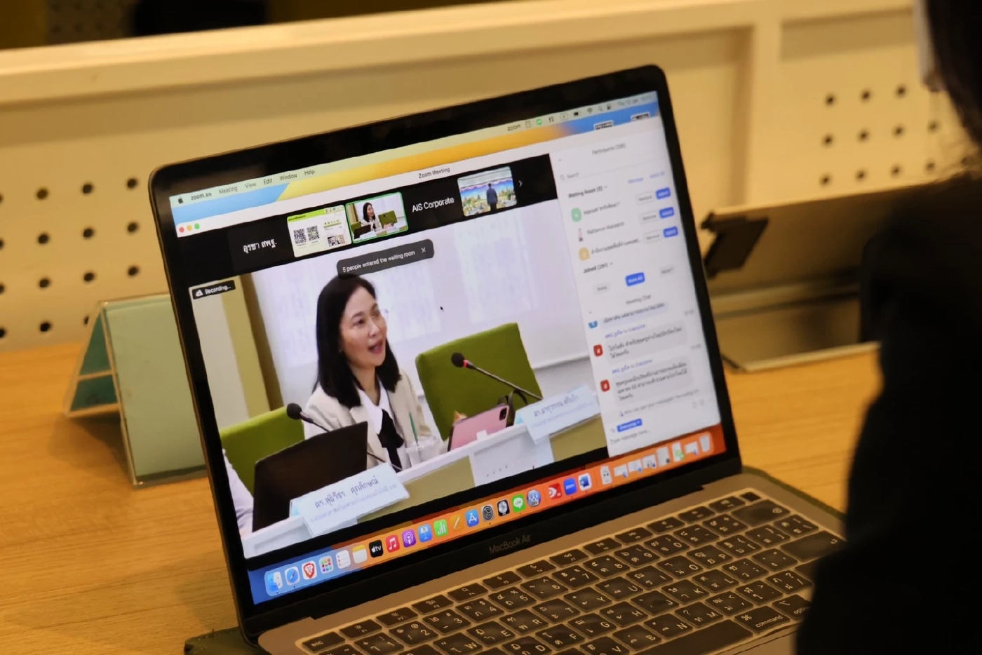 AIS โชว์ศักยภาพบนเวทีโลก ยืนหนึ่งองค์กรไทยตัวแทนประเทศ คว้ารางวัล WSIS Prize 2023