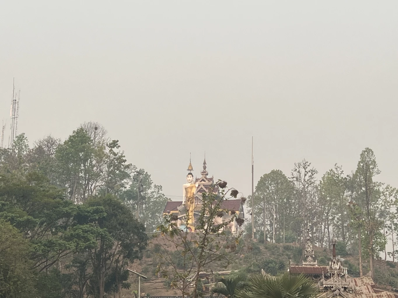 แม่ฮ่องสอนอ่วม! หมอกควันไฟปกคลุม ชาวบ้านป่วยแล้ว 9 พันคน