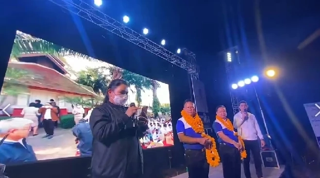 พปชร. ผ่าพายุ "ลุงป้อม-ผู้กอง-วิรัช" วิดีโอคอลชาวเจียงฮาย ปลื้มกำลังใจล้น