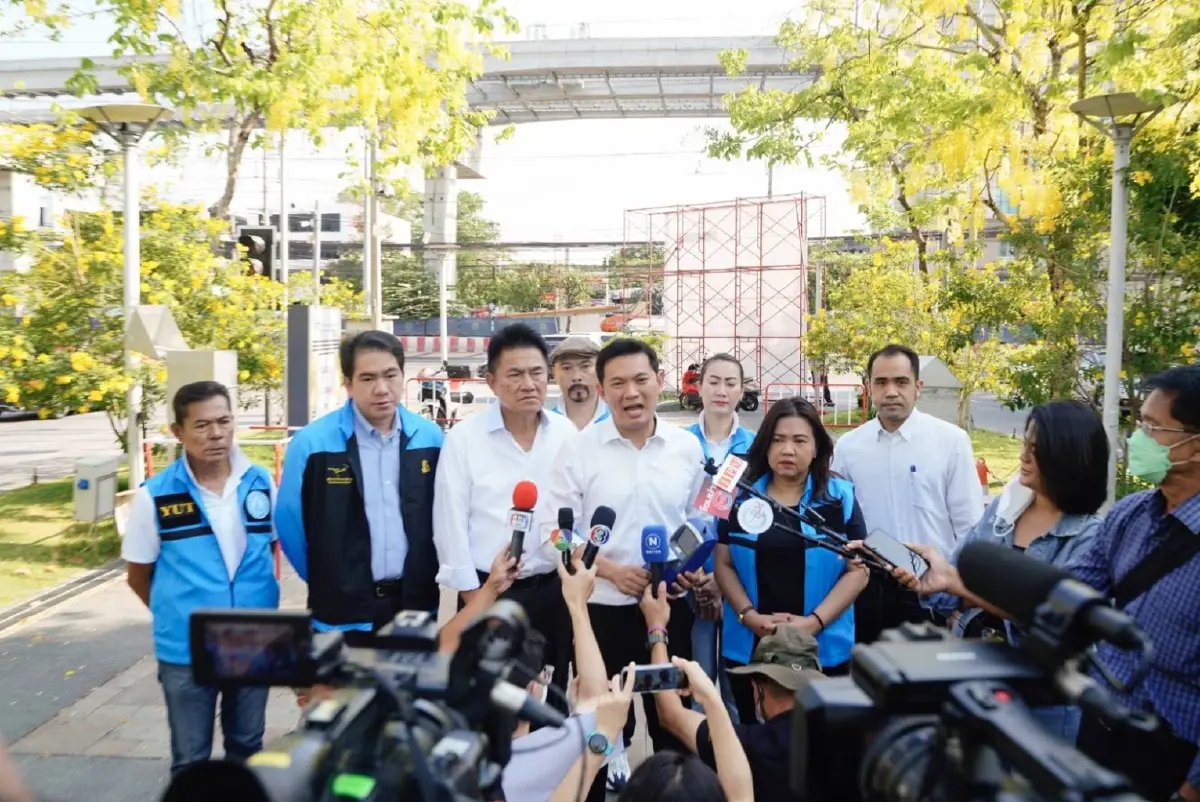 "ดร.เอ้" ควง "ผู้การแต้ม" ลุยตรวจค่าฝุ่น PM 2.5 หน้าศูนย์ราชการฯ