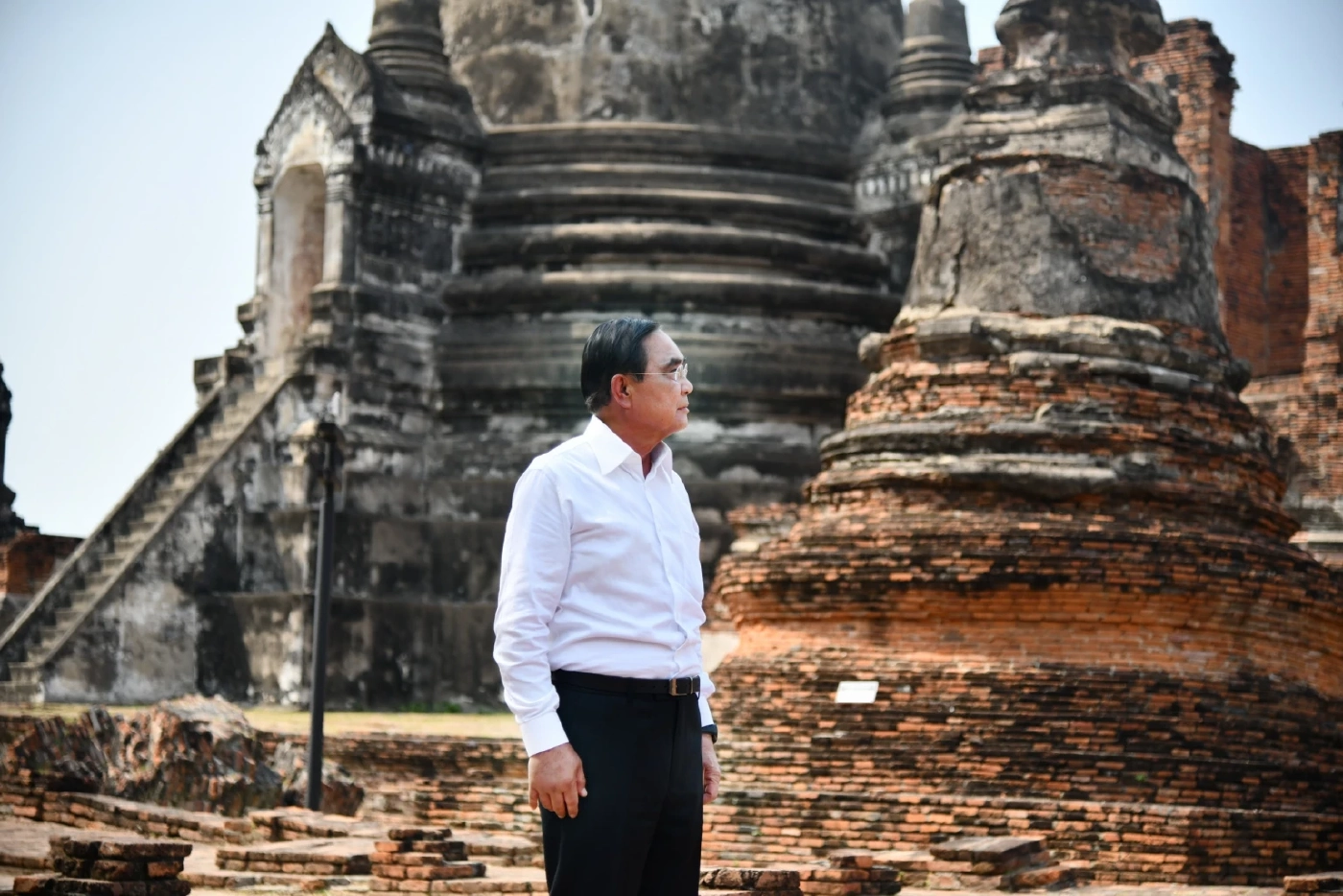 นอกตารางงาน! “นายกฯ-เจ้าคุณธงชัย” แวะสักการะ “พระพุทธนิมิตวิชิตมารฯ”