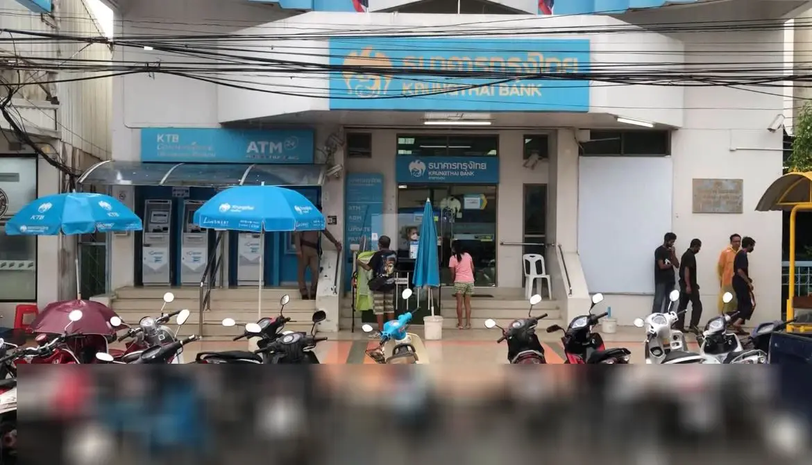 ชาวเบตงฝ่าสายฝน เช็กสถานะ-ยืนยันตัวตน บัตรสวัสดิการแห่งรัฐ
