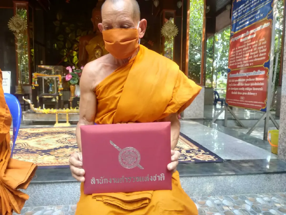 รวบแล้ว คนร้ายบุกหวังปาดคอป้าร้านชำข้างวัด อ้างทำไปเพราะหวังเงิน