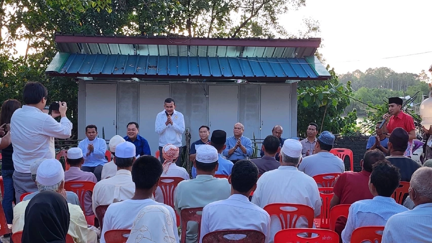 "ทวี"ร่วมละศีลอดที่จะนะ ชาวบ้านร้องนายทุนรุกที่"กุโบร์โบราณ 400 ปี"