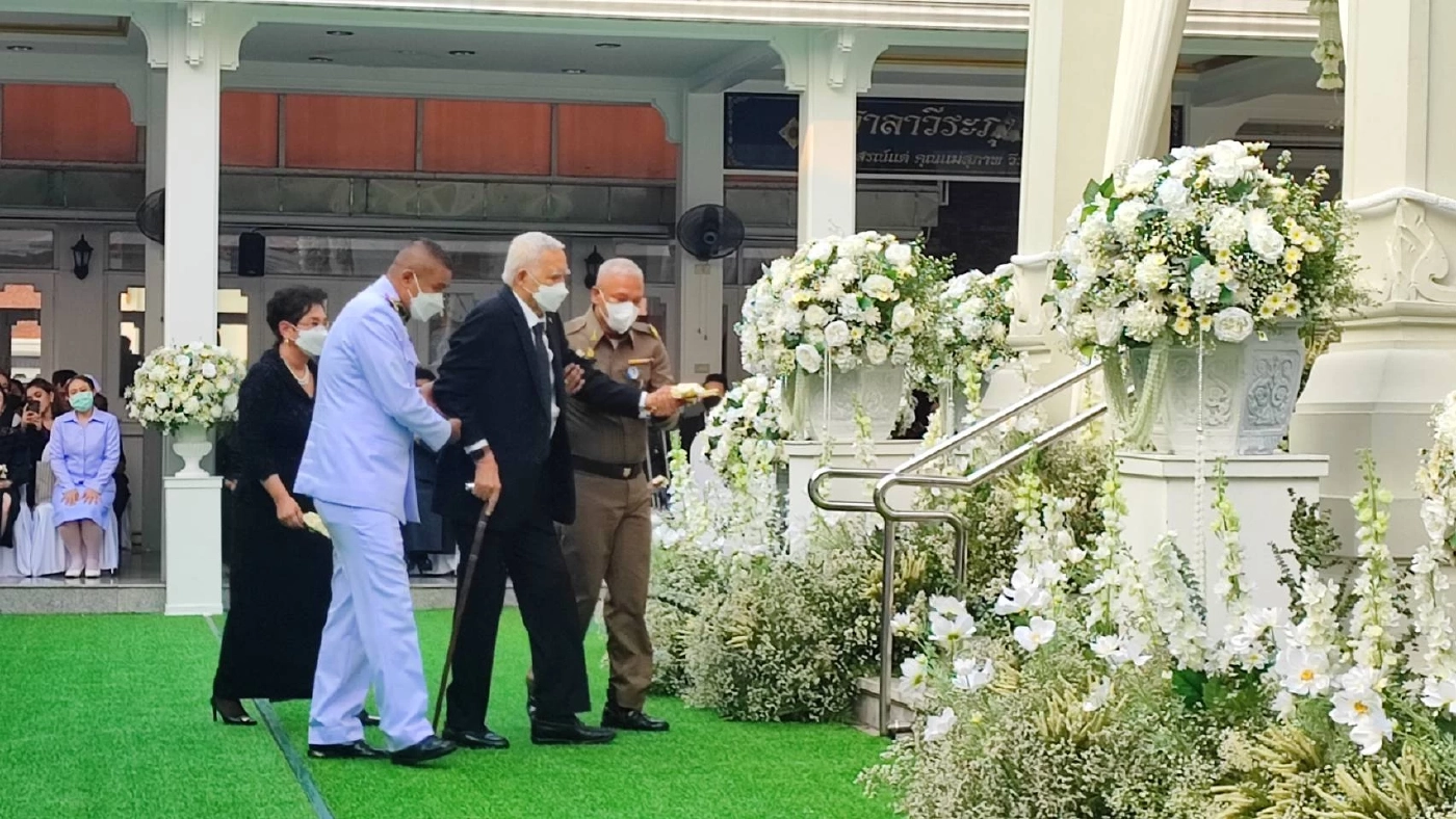 หม่อมเจ้าชาตรีเฉลิม ยุคล หรือ ท่านชายมุ้ย