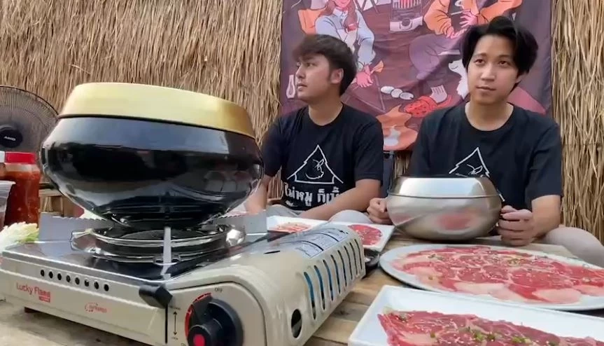 เจ้าของร้านรับใช้บาตรพระเป็นหม้อชาบูจริง แต่เป็นเกรดสแตนเลสไม่เคลือบสี