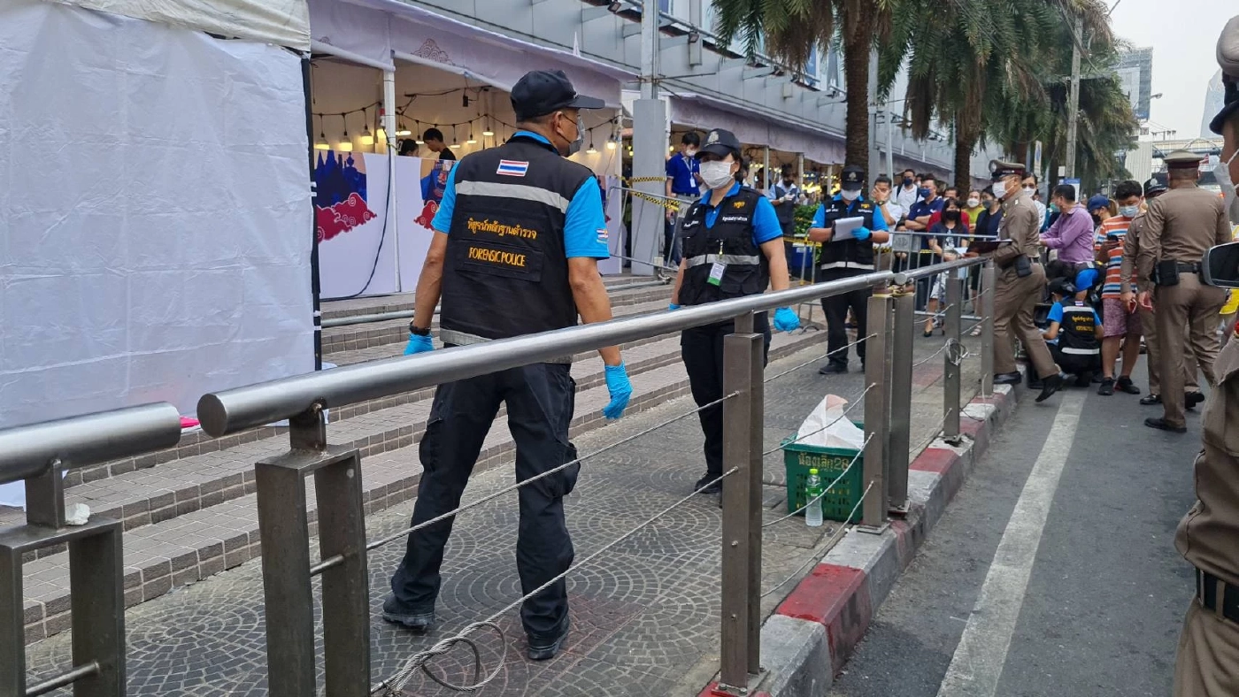 ระทึก! สาวเมียนมาถูกแทง หน้าห้างสรรพสินค้าชื่อดัง ย่านประตูน้ำ