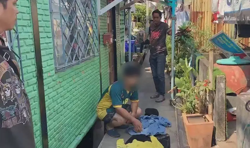 รวบอดีตช่างยนต์ ตระเวนลักแบตเตอรี่รถทั่วกรุงฯ ประวัติเข้า-ออกคุกเป็นว่าเล่น