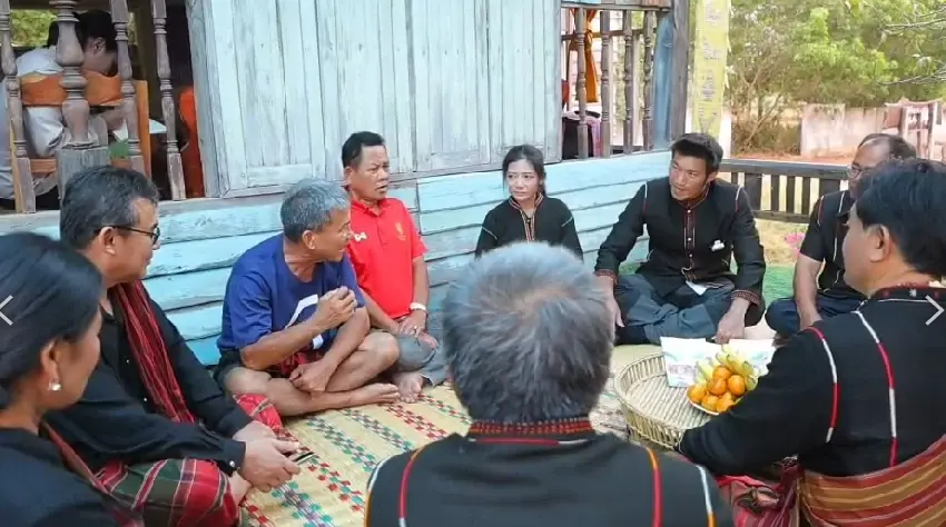 "ธนาธร" ถกกลุ่มชาติพันธุ์กูย หวังผลักดัน พ.ร.บ.คุ้มครองชาติพันธุ์