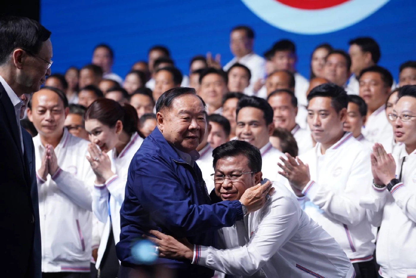 สุดคึกมวลชนนับหมื่น! "พลังประชารัฐ" เปิดตัวส.ส. ครบ 400 เขต ปาร์ตี้ลิสต์ 92 คน