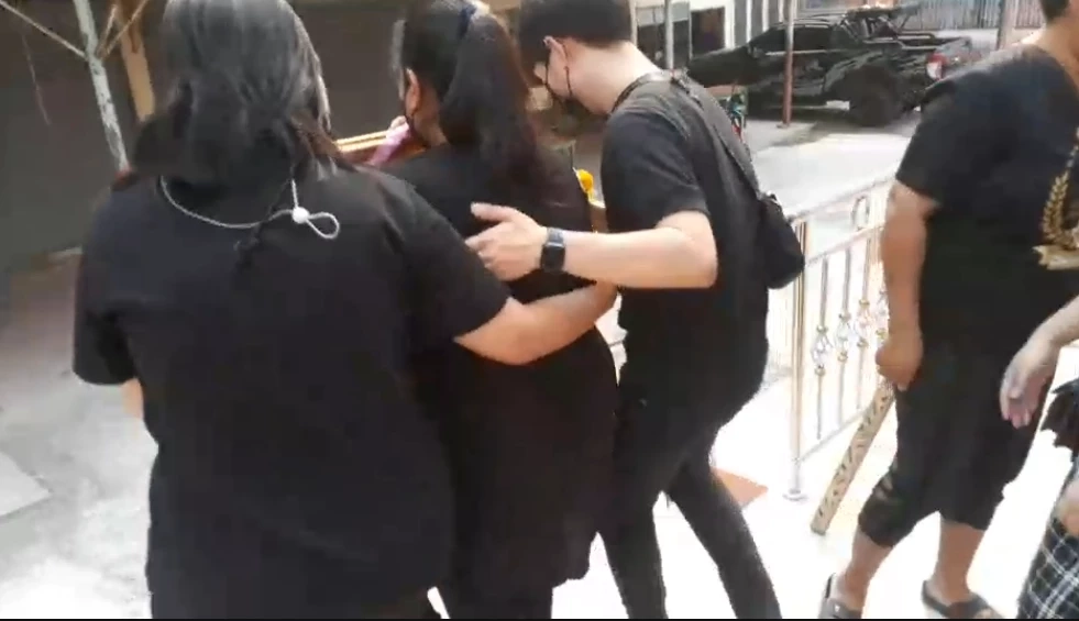 เมียเหยื่อยิงถล่ม 14 นัด เชิญวิญญาณผัวไปวัด ทำพิธีฌาปนกิจวันนี้