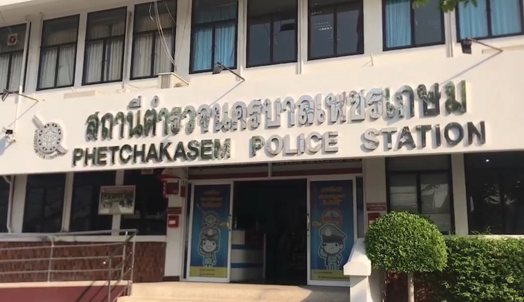 ชาวเน็ตแห่สาป ลูกบ้านคอนโด เอาปืนตบ รปภ. วัย 70 ปี หัวแตก ฉุน! โดนบอกให้ขยับรถ