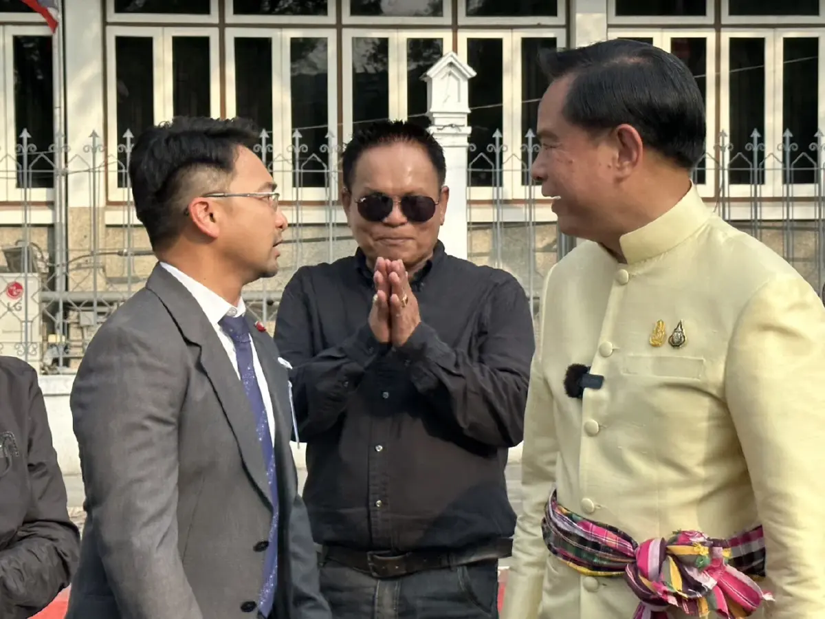 "พีระพันธุ์" ตัวแทนนายกฯ รับกระเช้าดอกไม้ขอบคุณ เครือข่ายสหพันธ์เกษตรฯ