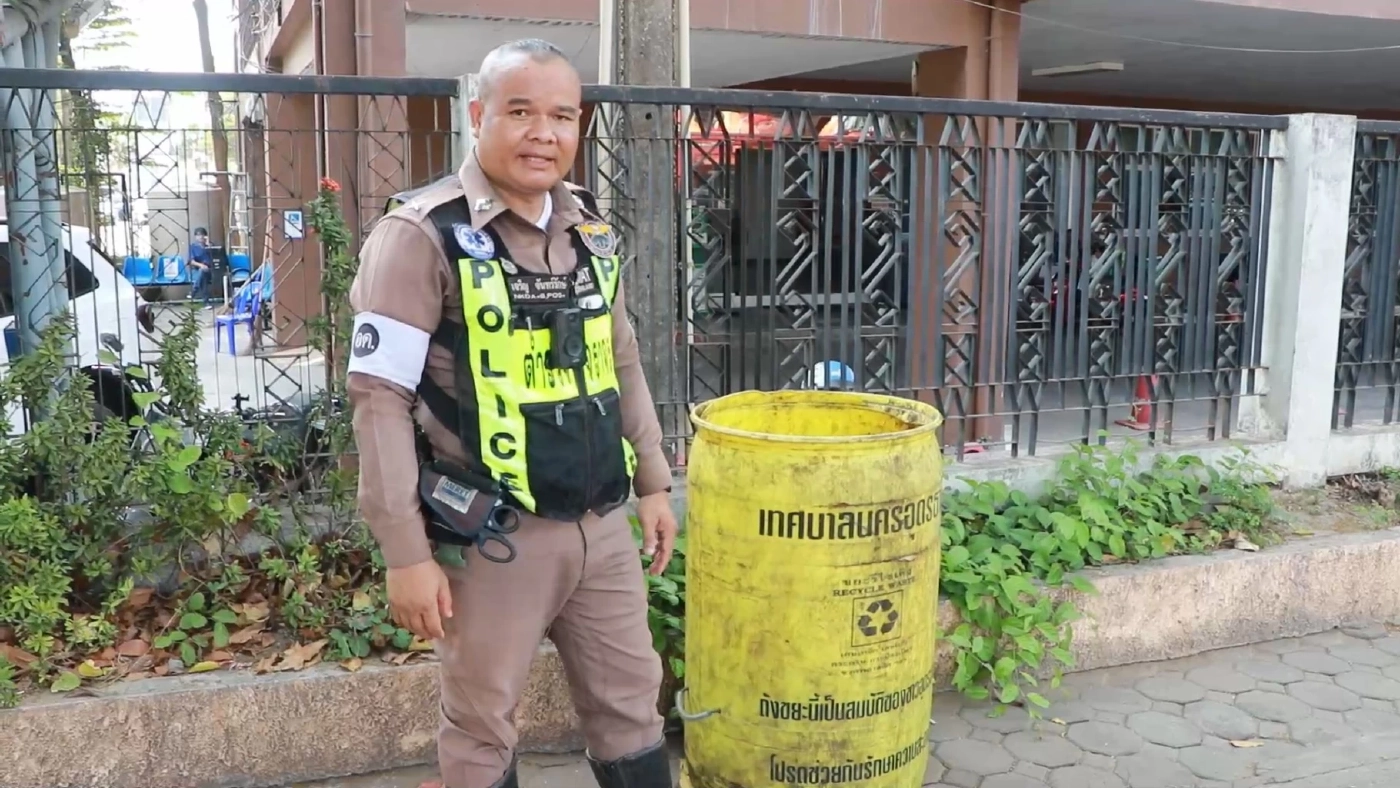 เปิดใจ ด.ต.น้ำใจงาม ซื้ออาหารให้ชายไร้บ้าน ที่คุ้ยขยะหาของกิน