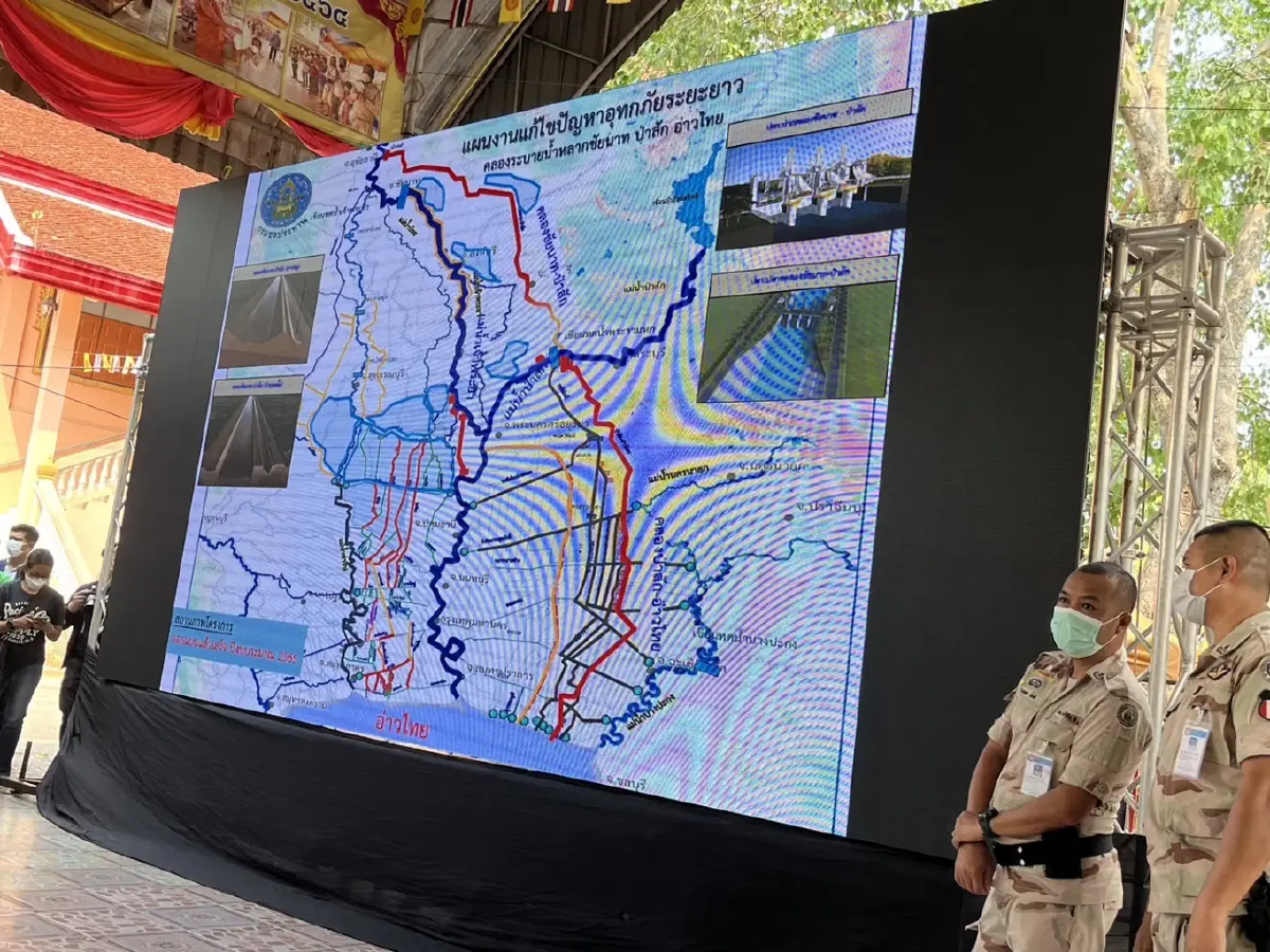 "บิ๊กป้อม" นำคณะลุยอยุธยา กราบพระนอนหลวงพ่อโต เอาฤกษ์เอาชัย