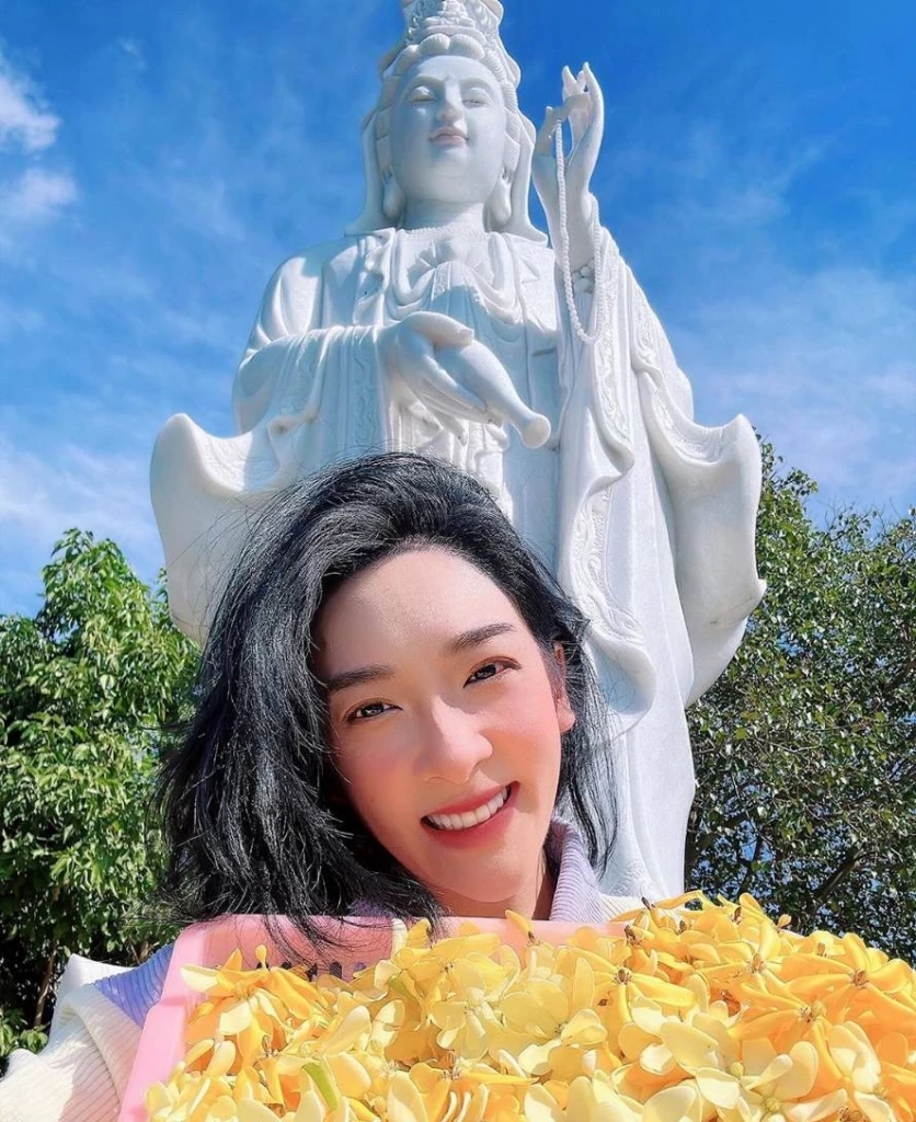 อิม เฟี้ยว์ฟ้าว ตอบชัดๆ หิวแสง หรือแท้จริงแค่หลอกขายวัตถุมงคล