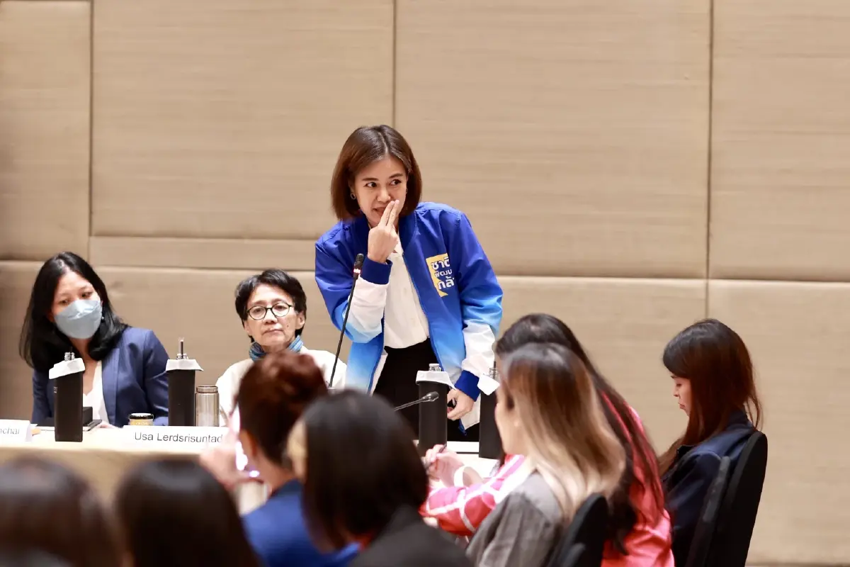 ฮือฮา! สาวชพก. นำเสนอนโยบายภาษามือ รับฟังความเห็นเสียงที่ไม่มีใครได้ยิน