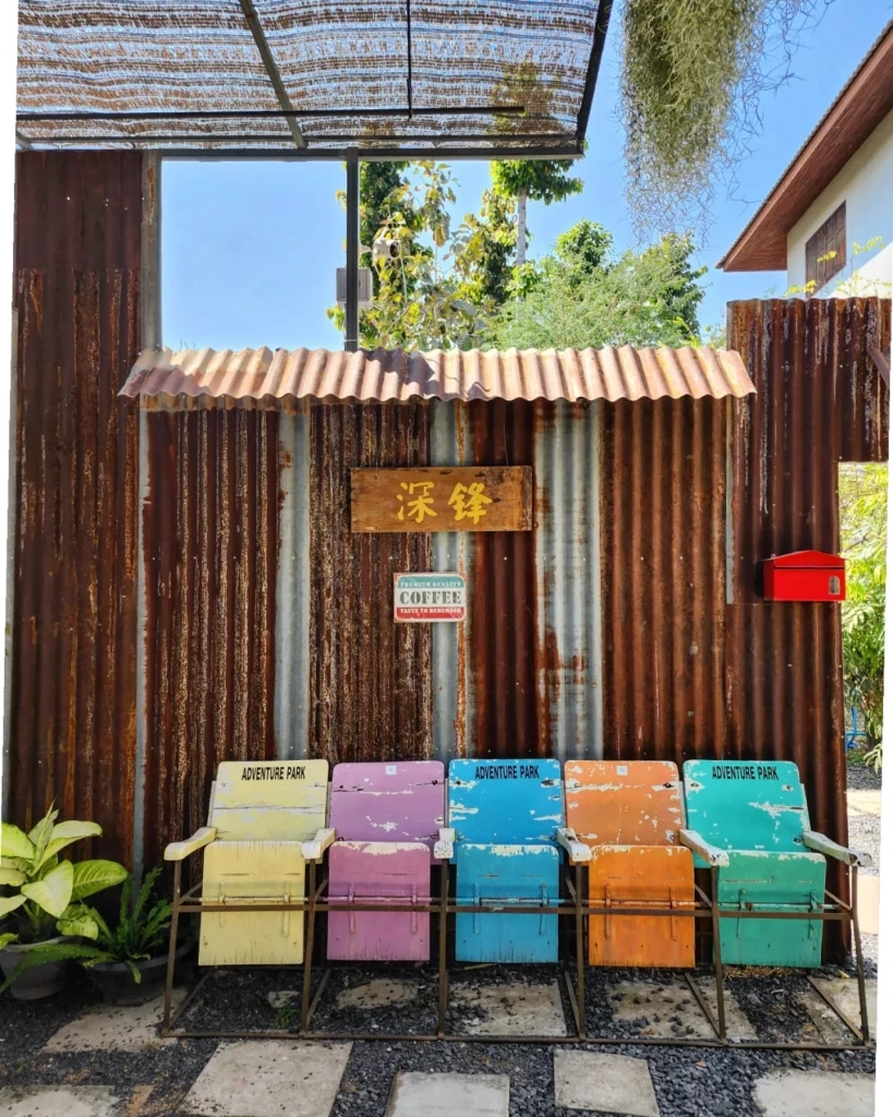 "ชิมฮง คาเฟ่" ร้านดังเมืองพิจิตร กาแฟลอดช่อง เมนูแปลกใหม่ โดนใจคอกาแฟอย่างจัง