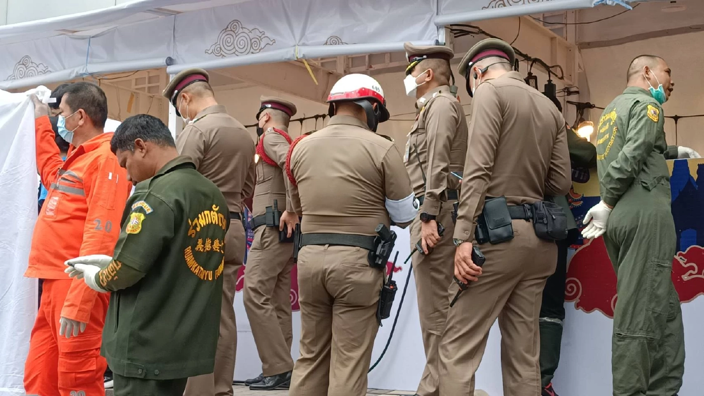 ระทึก! สาวเมียนมาถูกแทง หน้าห้างสรรพสินค้าชื่อดัง ย่านประตูน้ำ