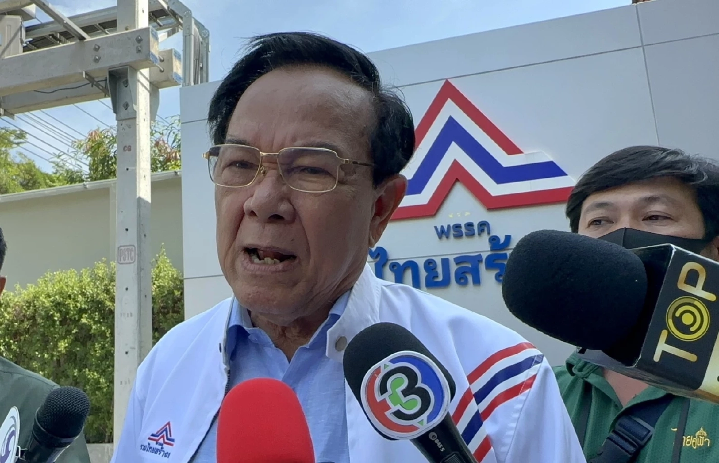 ชุมพล กาญจนะ