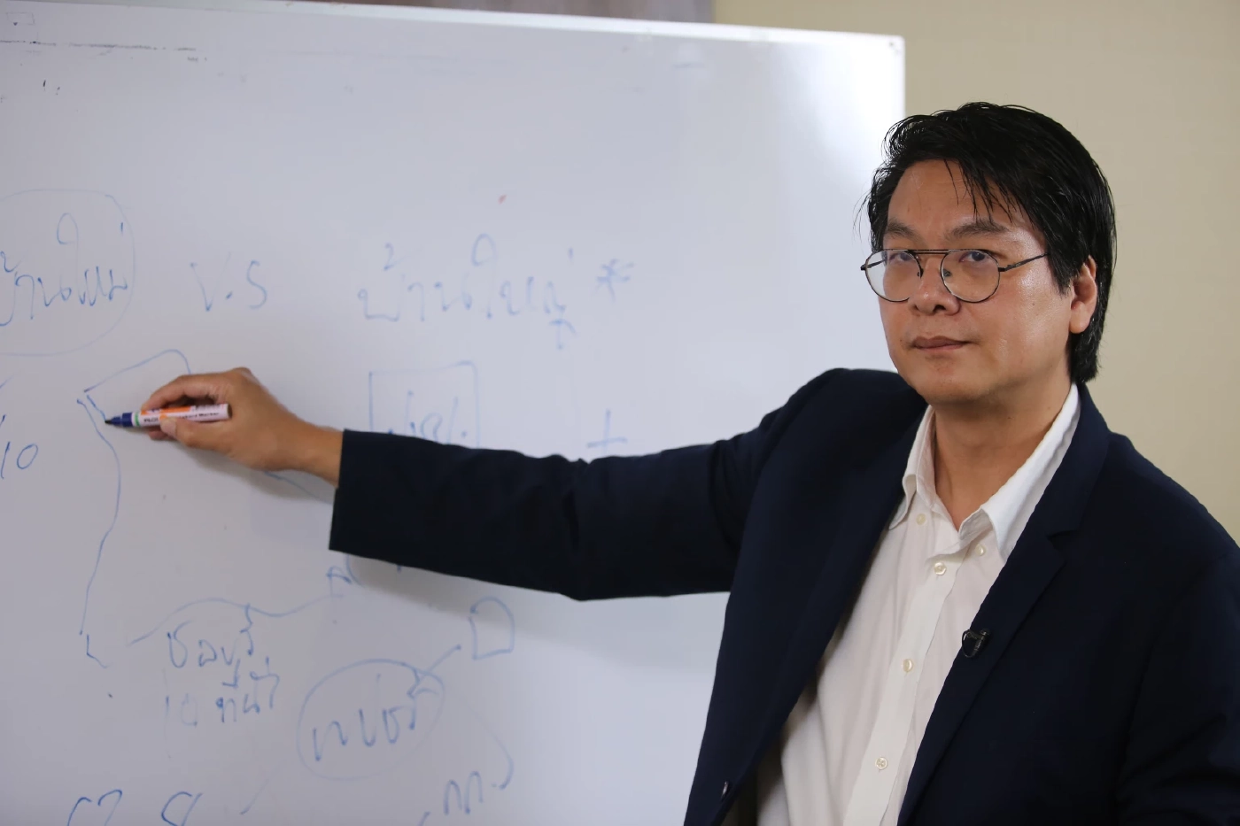 ดร.สติธร ธนานิธิโชติ ผู้อำนวยการสำนักนวัตกรรมเพื่อประชาธิปไตย สถาบันพระปกเกล้า