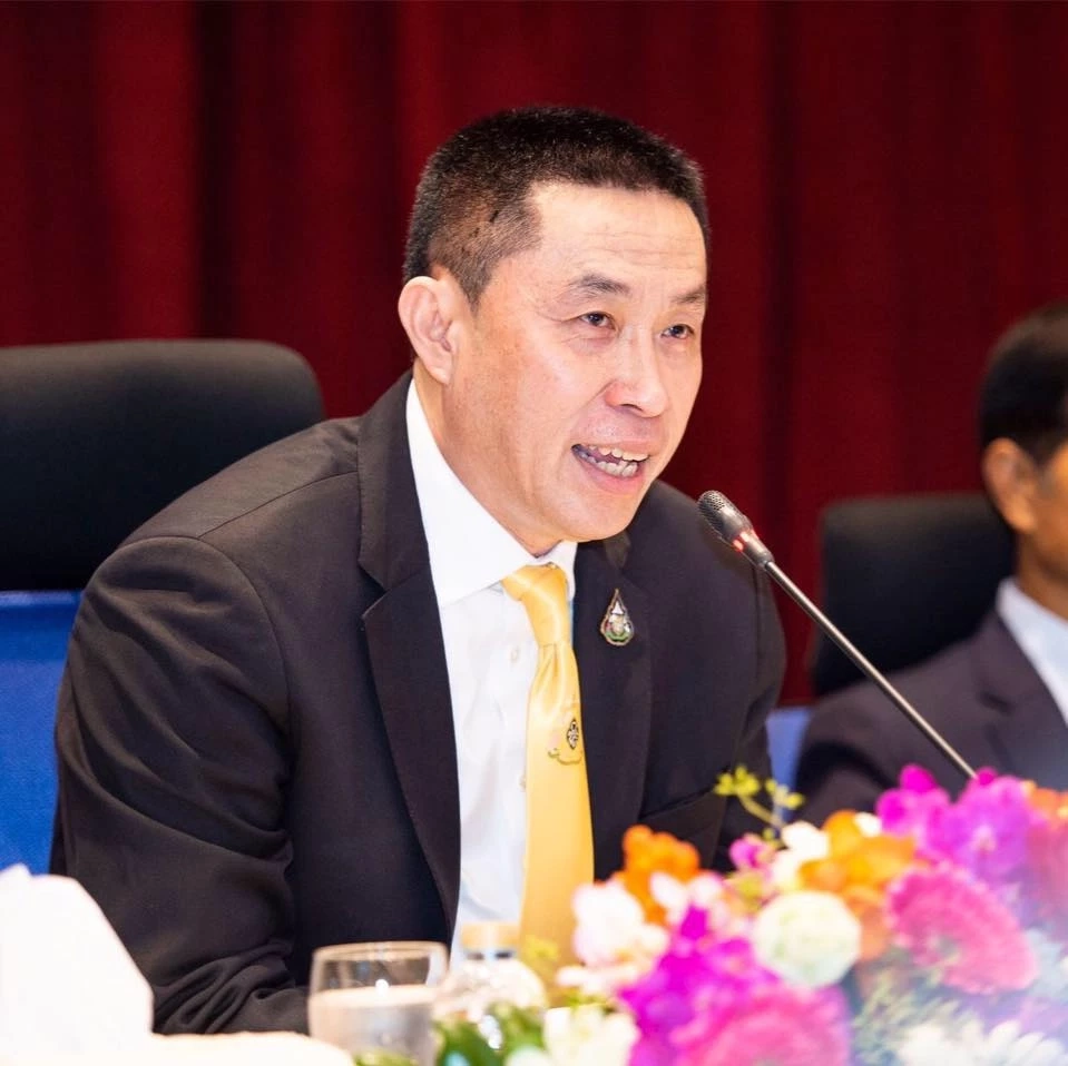 ศักดิ์สยาม  ชิดชอบ  รมว.คมนาคม จากพรรคภูมิใจไทย ถูกศาลรธน.สั่งหยุดปฏิบัติหน้าที่ 