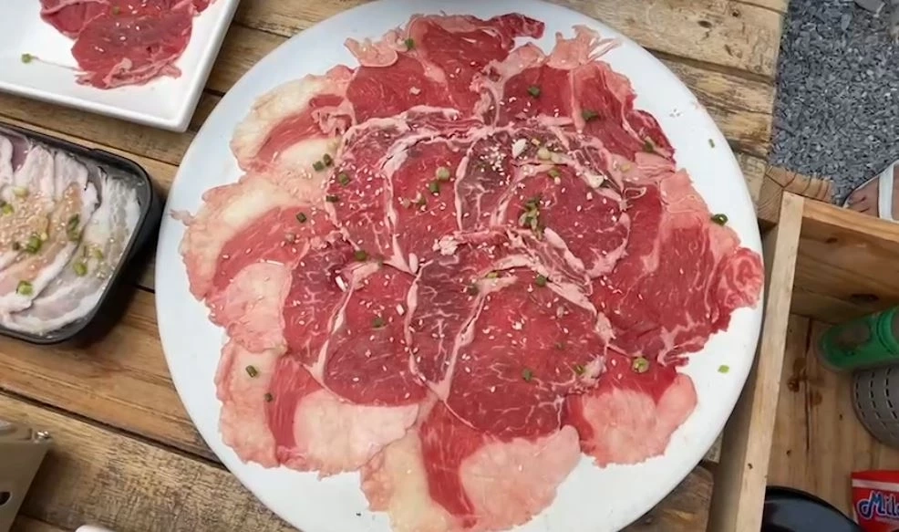 เจ้าของร้านรับใช้บาตรพระเป็นหม้อชาบูจริง แต่เป็นเกรดสแตนเลสไม่เคลือบสี