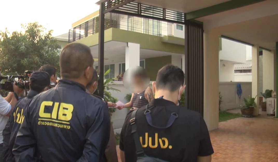 สนธิกำลังค้นบ้านพัก รอง สสจ.โคราช พัวพันจัดอบรมทิพย์ 32 อำเภอ