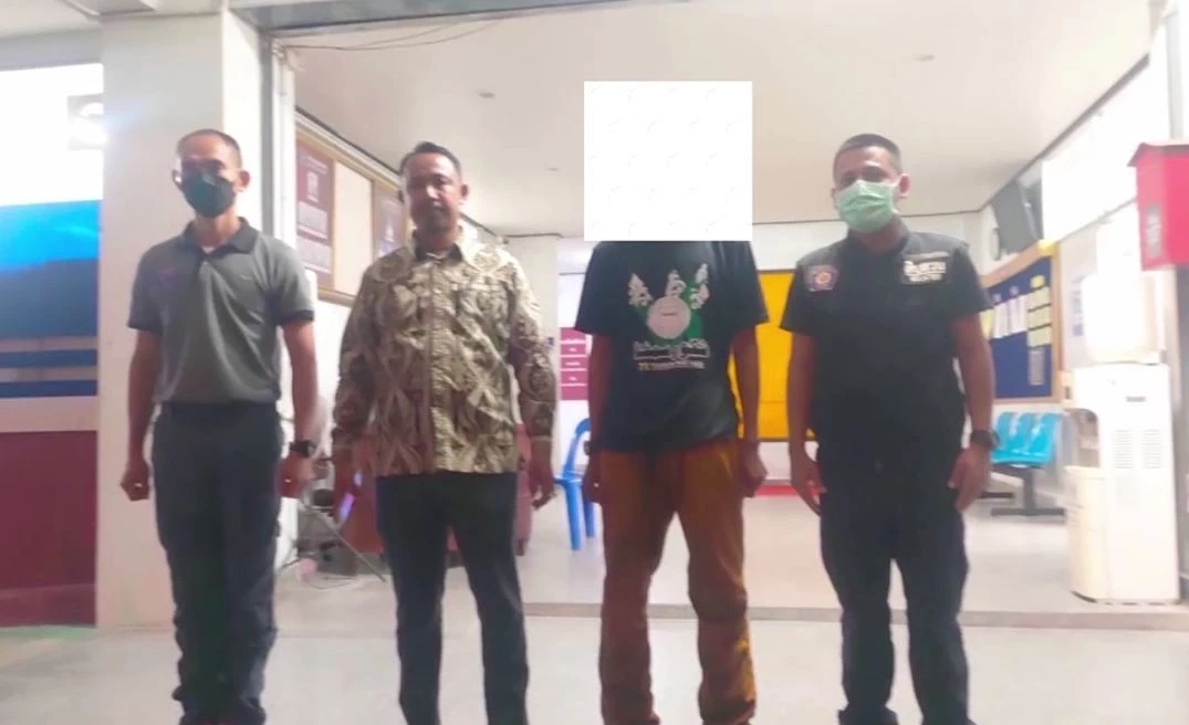 จับแล้ว! มือซุกระเบิดใต้ท้องรถ คณะพูดคุยเพื่อสันติสุข