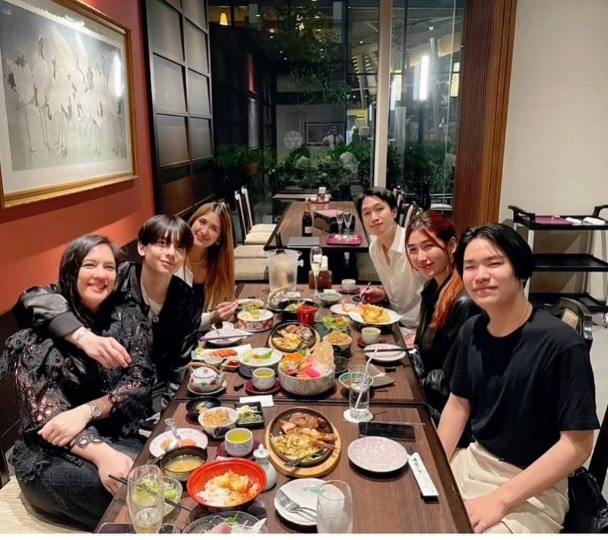 อชิ อชิรวัตติ์ เบิร์ดเดย์หวาน ฉลอง 20 ขวบ มิย่า ทองเจือ เคียงข้าง